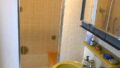 Das Duschbad neben dem Schlafzimmer