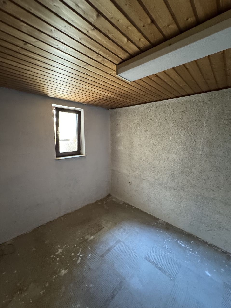 Kellerraum mit Fenster