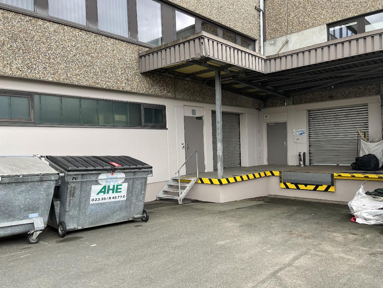 Rampe mit Zugang zum Lager EG