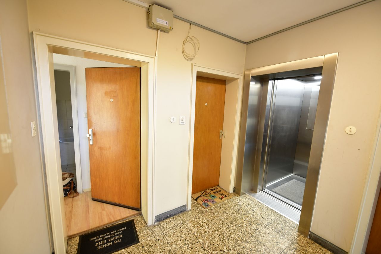 Flur mit Aufzug