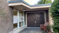 Eingang und Garage 48