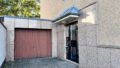 Eingang und Garage 50