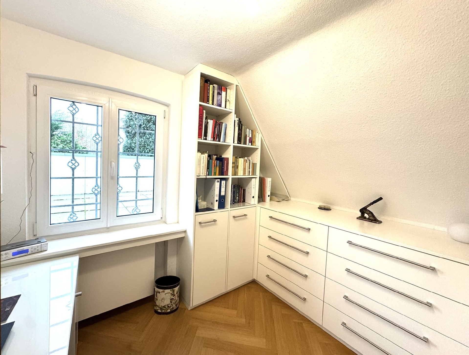 Arbeitszimmer mit Einbauten