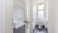 OG: Badezimmer mit separatem WC