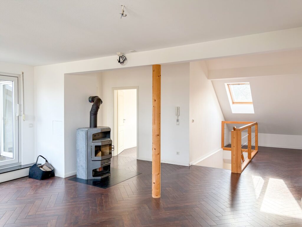 Lichtdurchflutetes Wohnzimmer