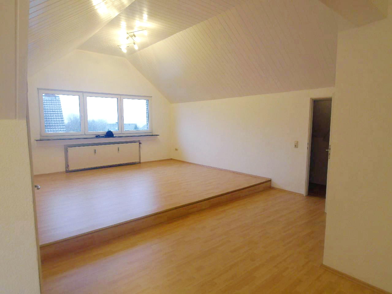 Stadt Blankenberg - Ideal für 1-3 Personen! 3-Zimmer-Dachgeschoßwohnung im ruhigen 3-Familienhaus - Foto 1