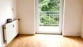 Essbereich mit Zugang zum Balkon