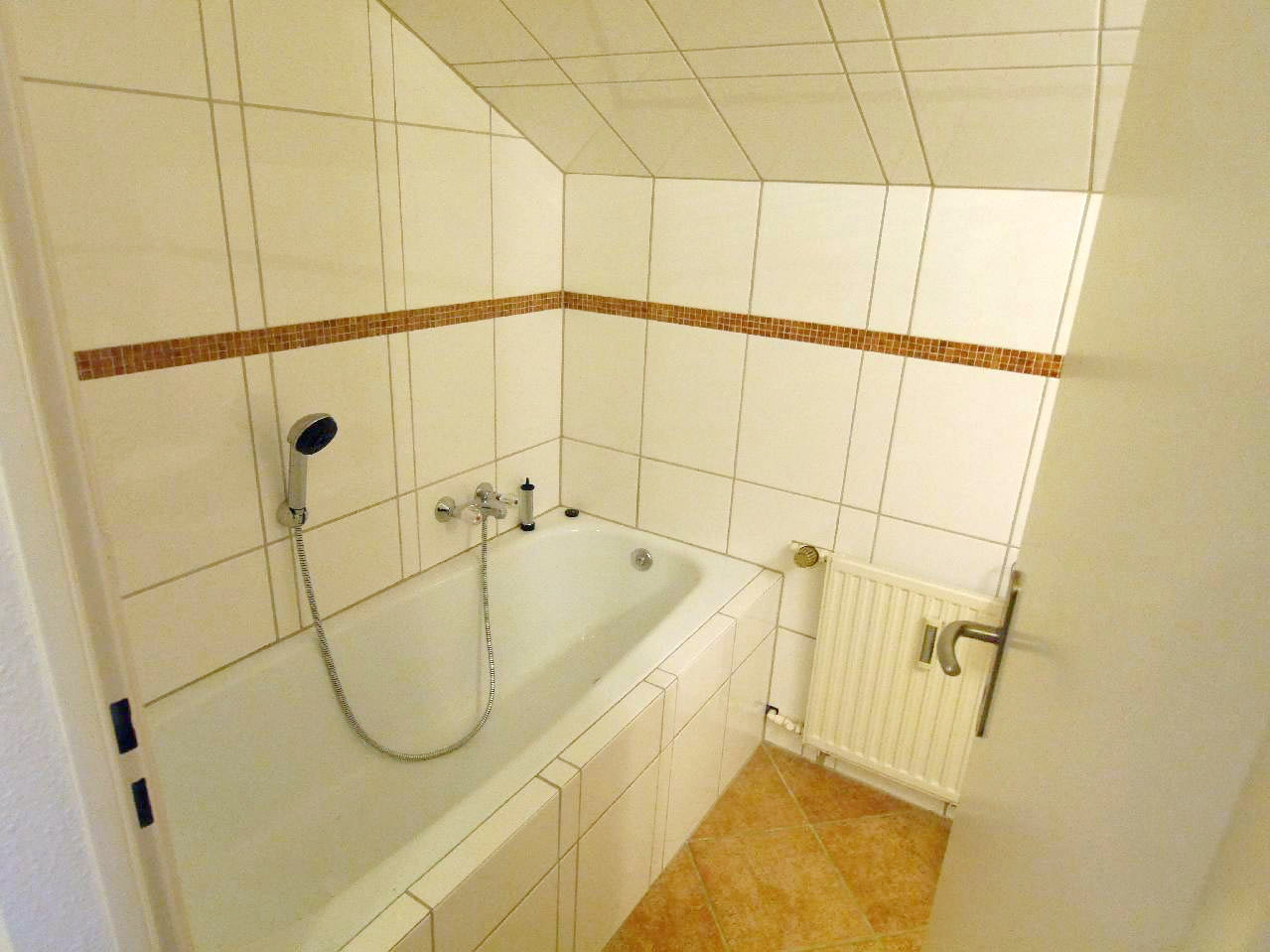 Stadt Blankenberg - Ideal für 1-3 Personen! 3-Zimmer-Dachgeschoßwohnung im ruhigen 3-Familienhaus - Foto 3