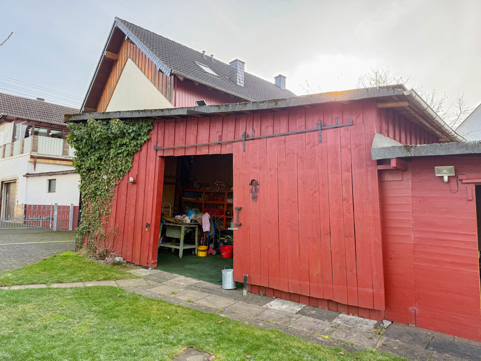 Ehem. Carport