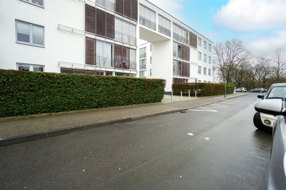 Düsseldorf: Große Traumwohnung mit Blick ins Grüne im Herzen von Oberkassel - Foto 2