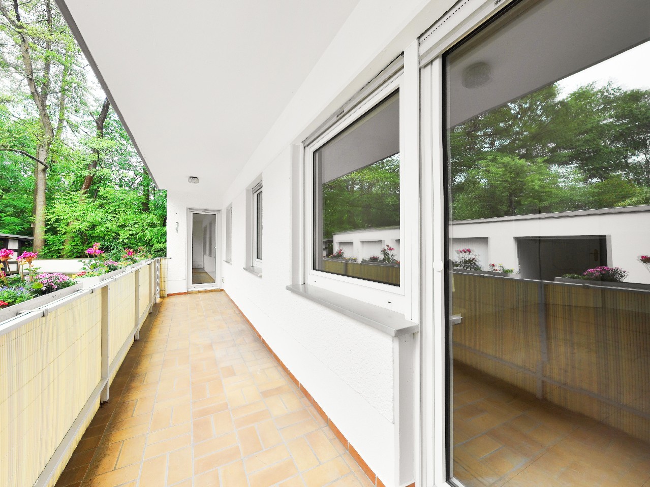 großzügige Loggia