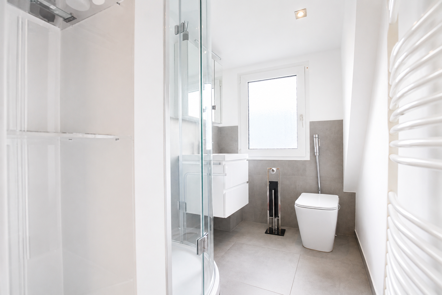 Helle ca. 80 m² große 2-Zimmer-Maisonettewohnung mit Spitzboden, Einbauküche und Tageslichtbad - Foto 3