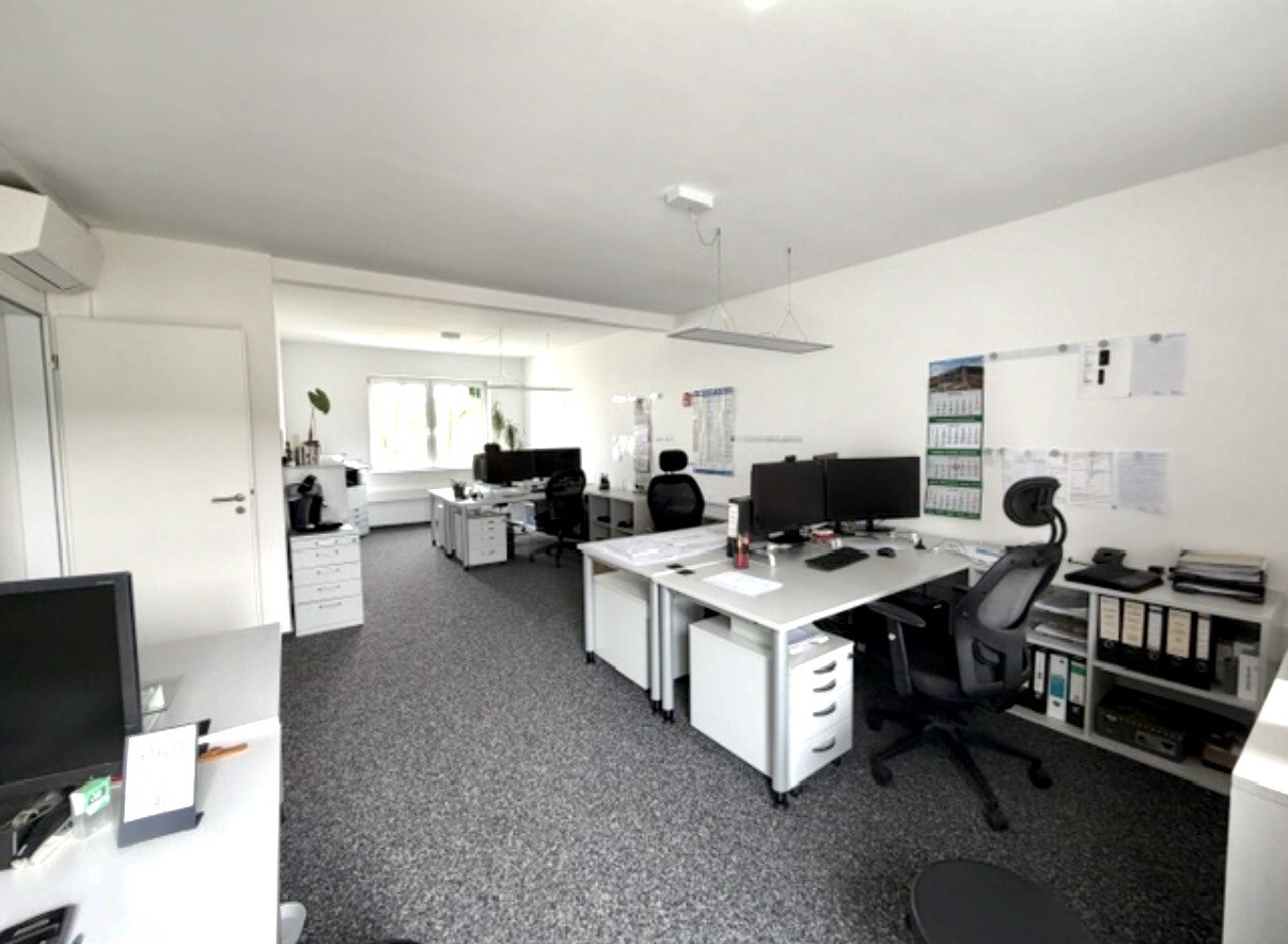 Großes Büro