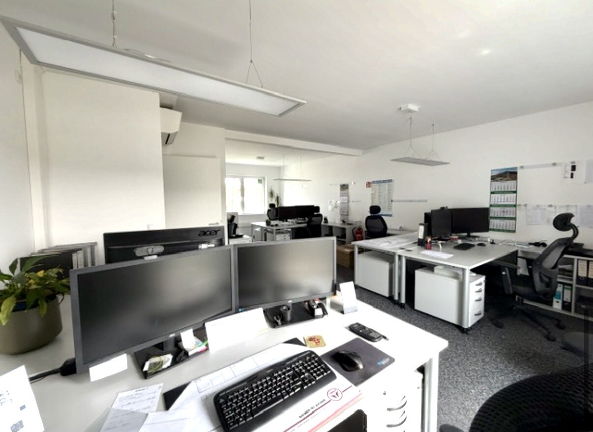 Großes Büro