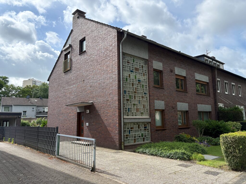 Zwei- bis Dreifamilienhaus in DU-Homberg
