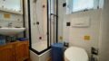 Bad mit Dusche (EG)