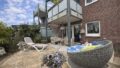 teilüberdachte Terrasse
