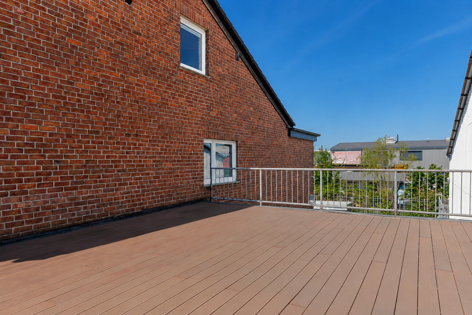 Familienfreundliche 6-Zimmer-Whg mit Garten! - Foto 1