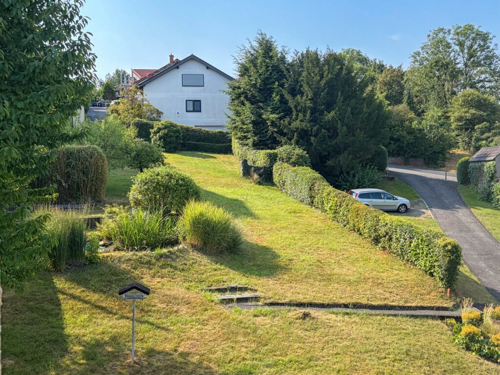 großzügiges Baugrundstück