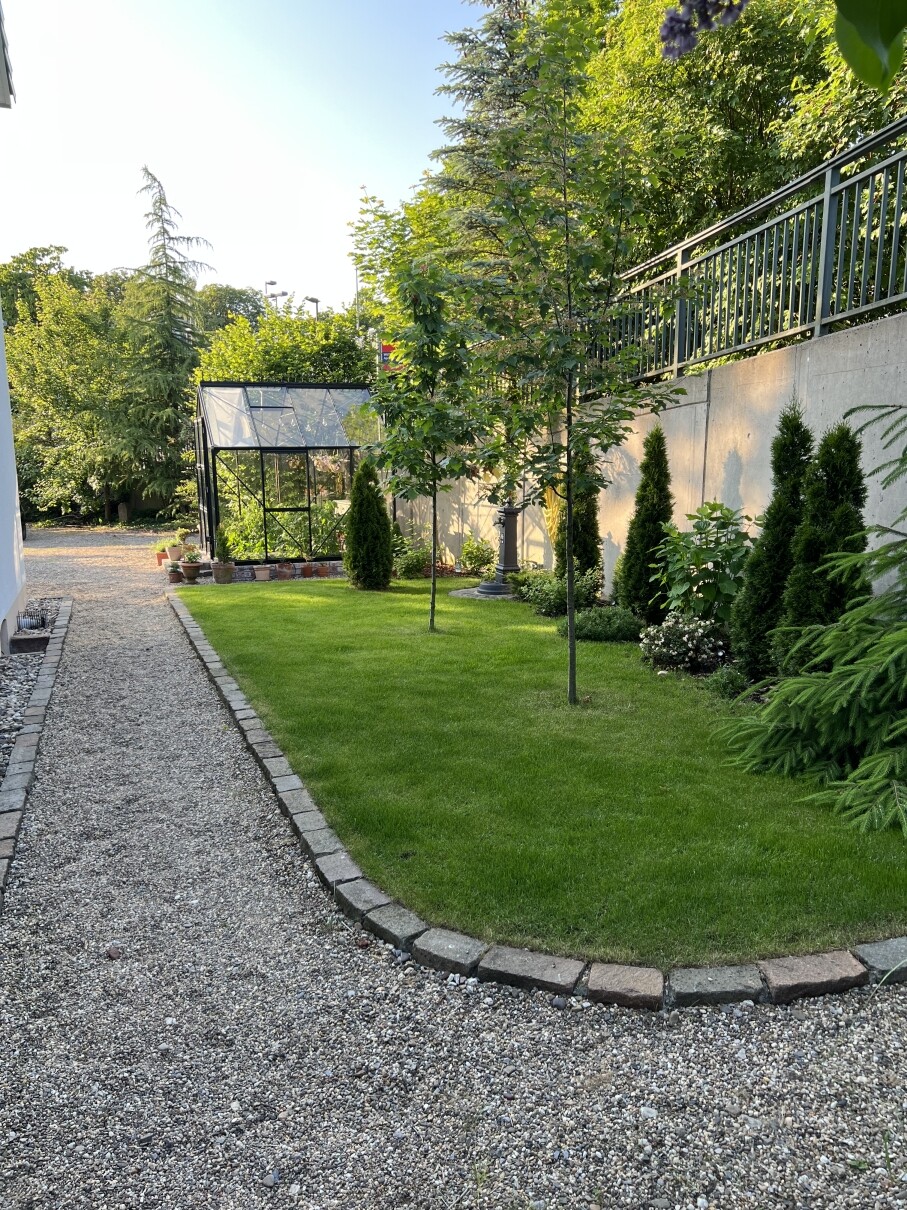 Garten seitlich