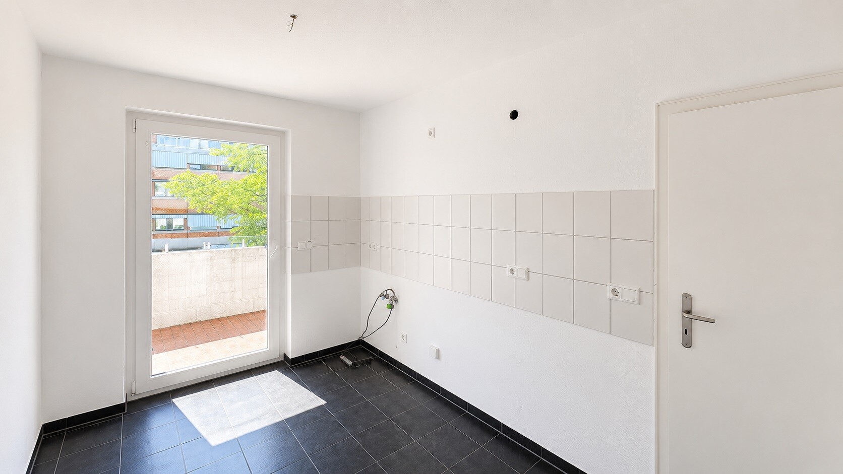 MODERNE 3-ZIMMERWOHNUNG MIT BALKON IM KREFELDER ZENTRUM ZU MIETEN! - Photo 2