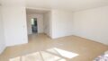 Blick vom Balkon zurück ins Wohnzimmer