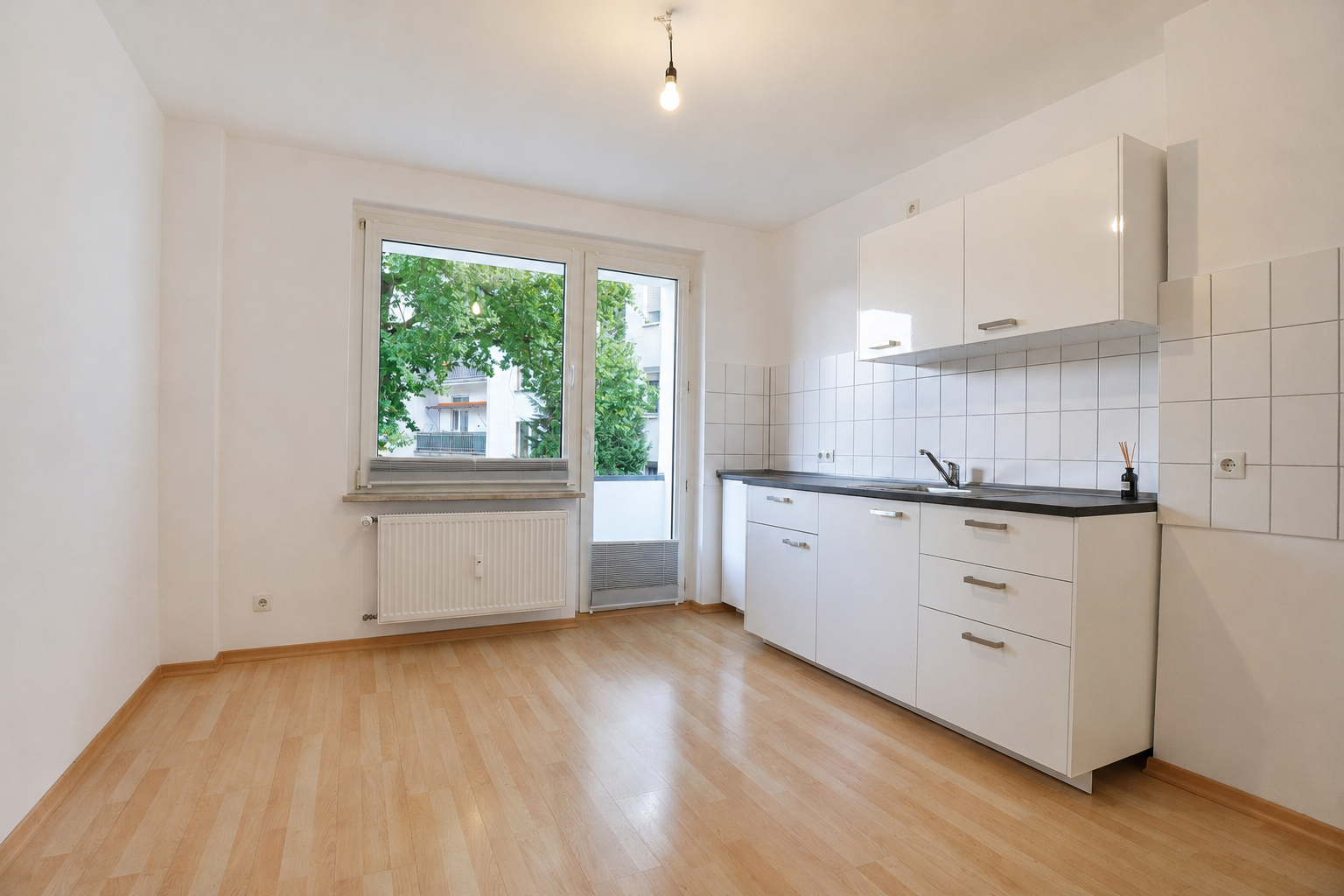 Schöne ca. 56m² große 2-Zimmer-Wohnung mit Balkon in gepflegtem Mehrfamilienhaus - Foto 1