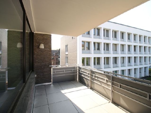 MODERNE 3-ZIMMERWOHNUNG MIT BALKON IN DER KREFELDER INNENSTADT ZU MIETEN - Photo 3