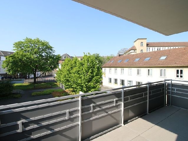 MODERNE 3-ZIMMERWOHNUNG MIT BALKON IN DER KREFELDER INNENSTADT ZU MIETEN - Photo 1