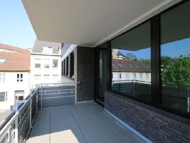MODERNE 3-ZIMMERWOHNUNG MIT BALKON IN DER KREFELDER INNENSTADT ZU MIETEN - Photo 2
