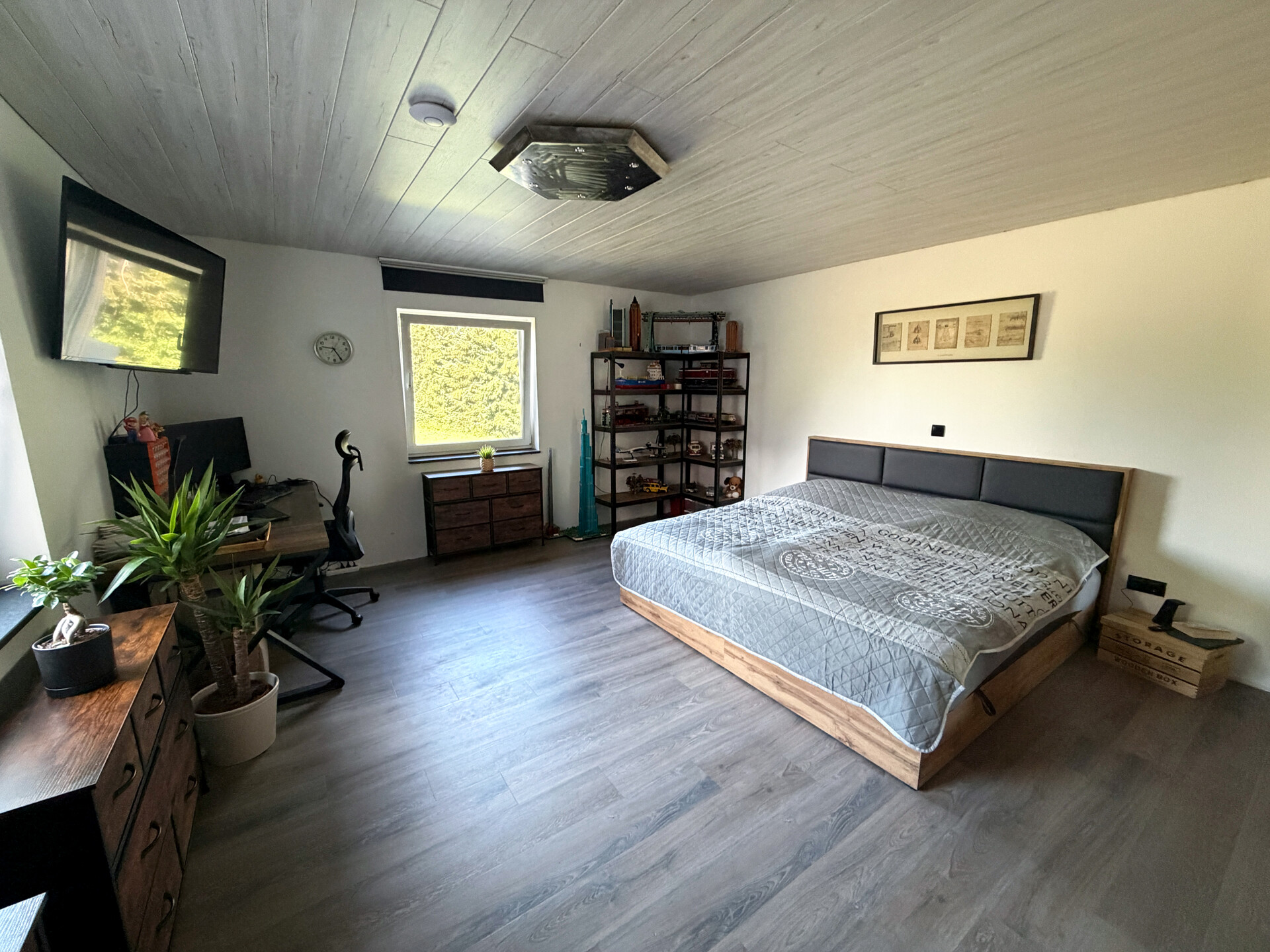 Schlafzimmer UG
