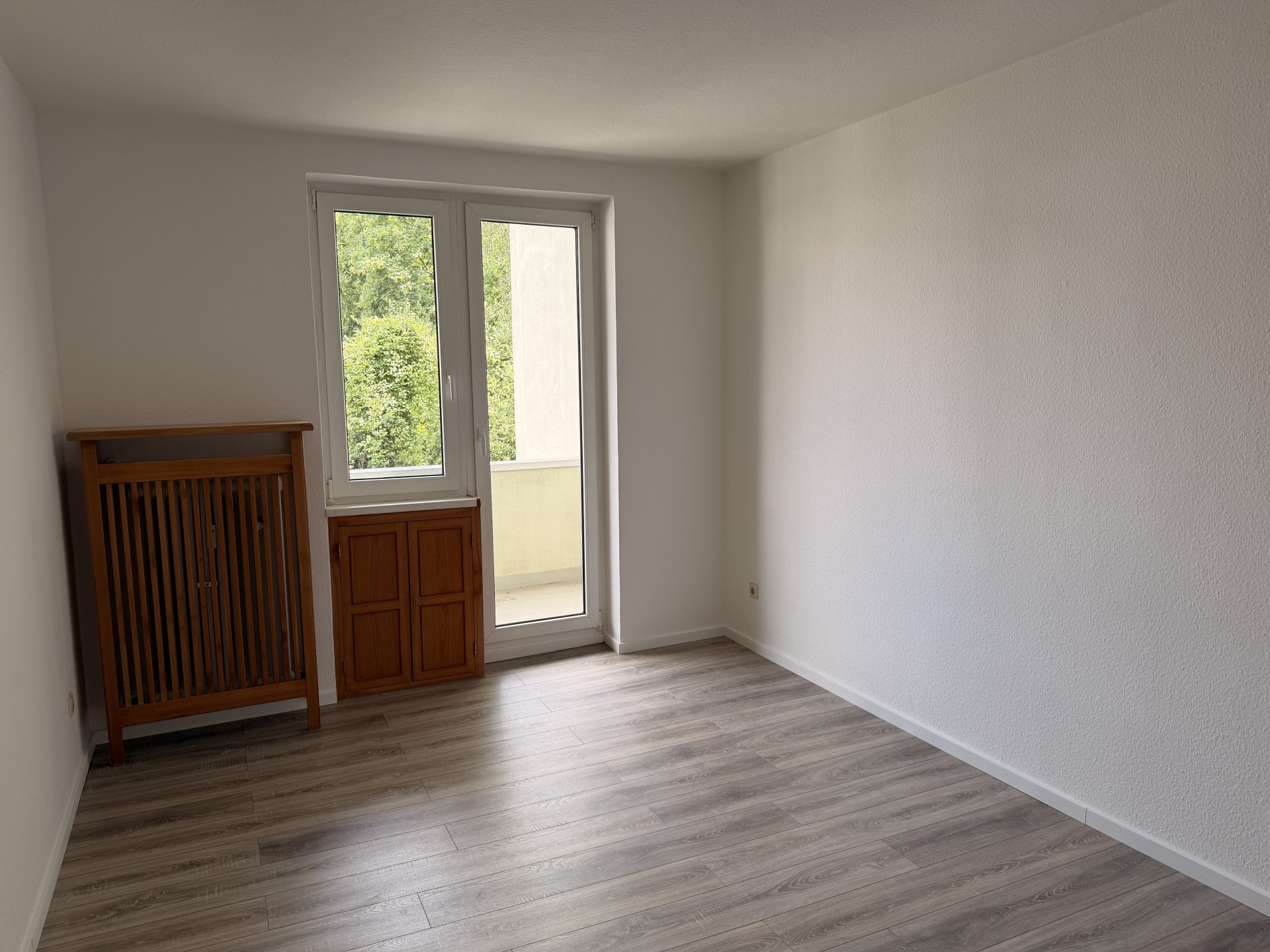 Wohnküche mit Blick zum Balkon