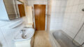 Tageslichtbad mit Wanne und WC OG