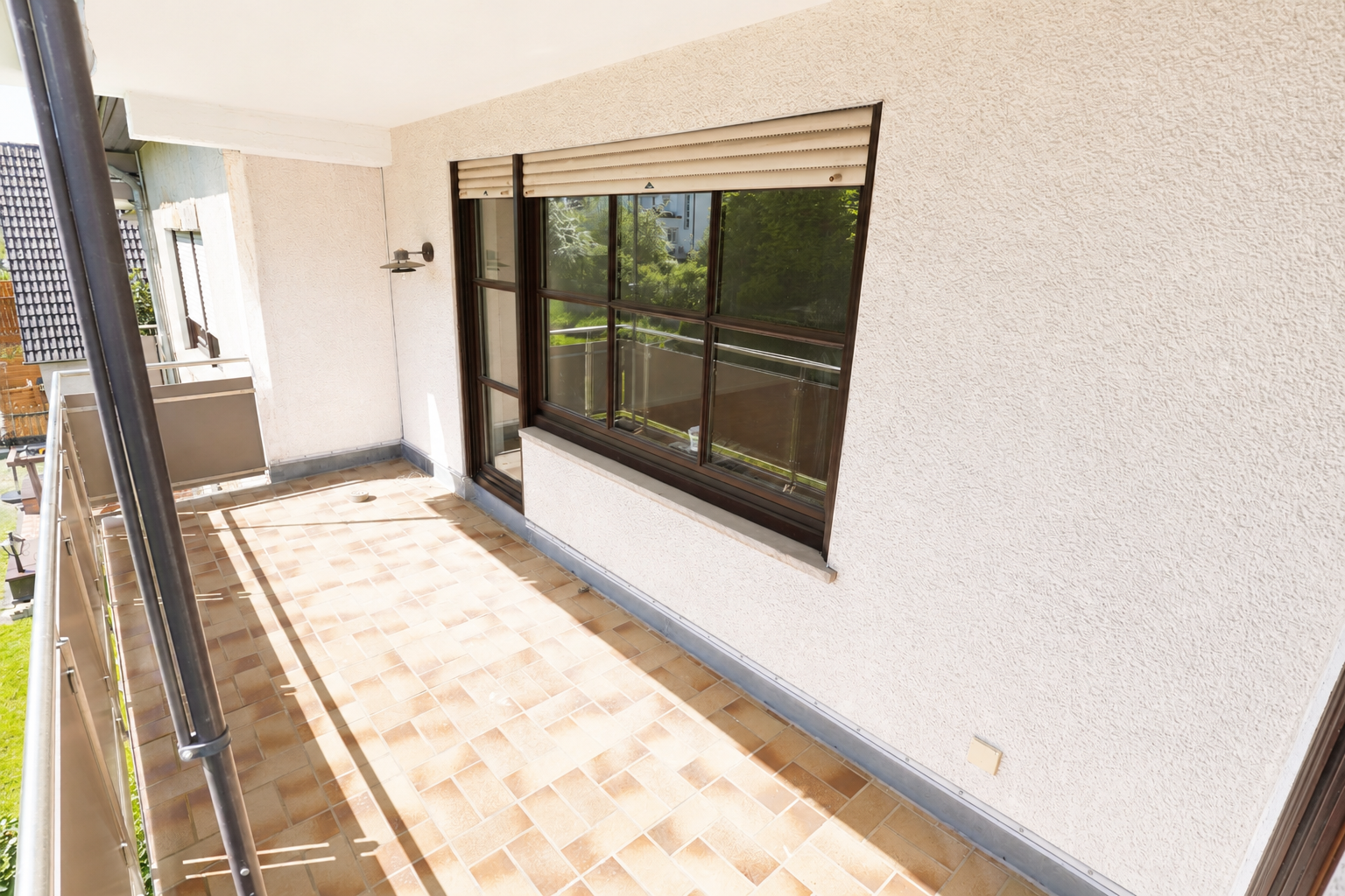 Frisch renovierte 3-Zimmer-Wohnung mit Loggia und Garage in ruhiger Lage - Photo 4