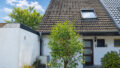 Hausansicht / Hintergrund KI-bearbeitet