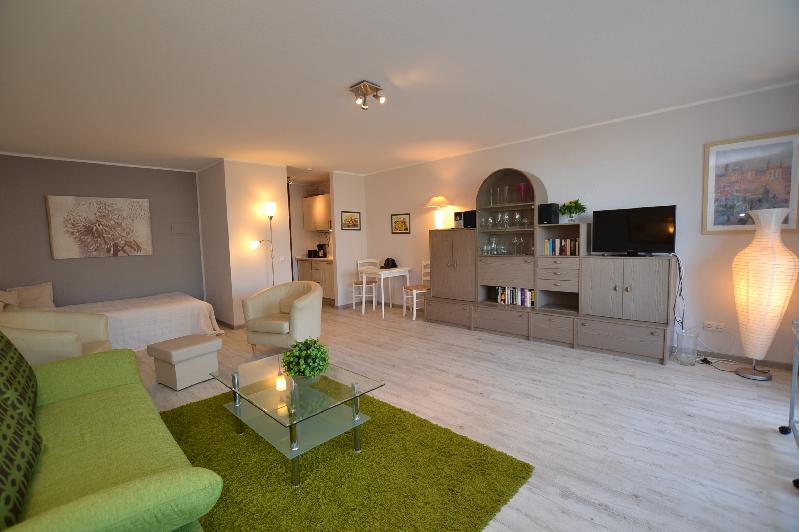 Nah bei Düsseldorf: Vollmöbliertes Apartment - Pool und Sauna im Haus - Erkrath-Unterfeldhaus - Photo 1