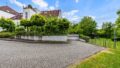 Einfahrt Tiefgarage und Spielplatz