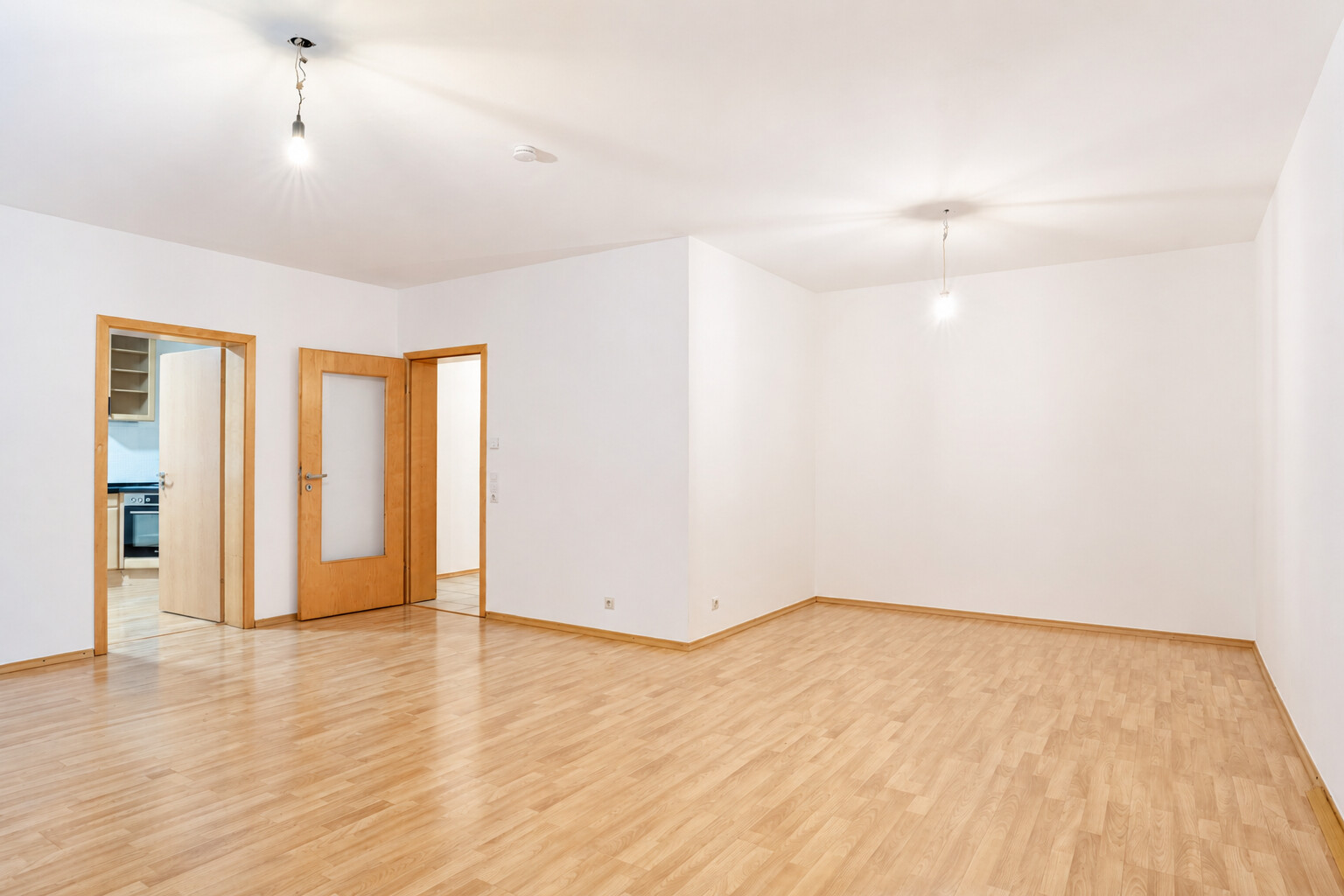 Großzügige 2-Zimmer Souterrain-Wohnung in ruhiger Wohngegend von Siegburg ! - Photo 3