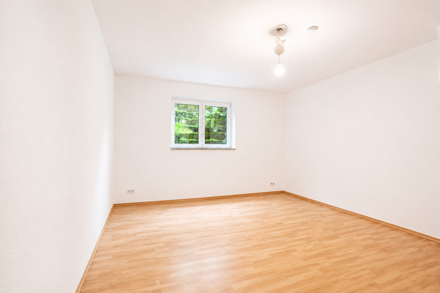 Großzügige 2-Zimmer Souterrain-Wohnung in ruhiger Wohngegend von Siegburg ! - Photo 5