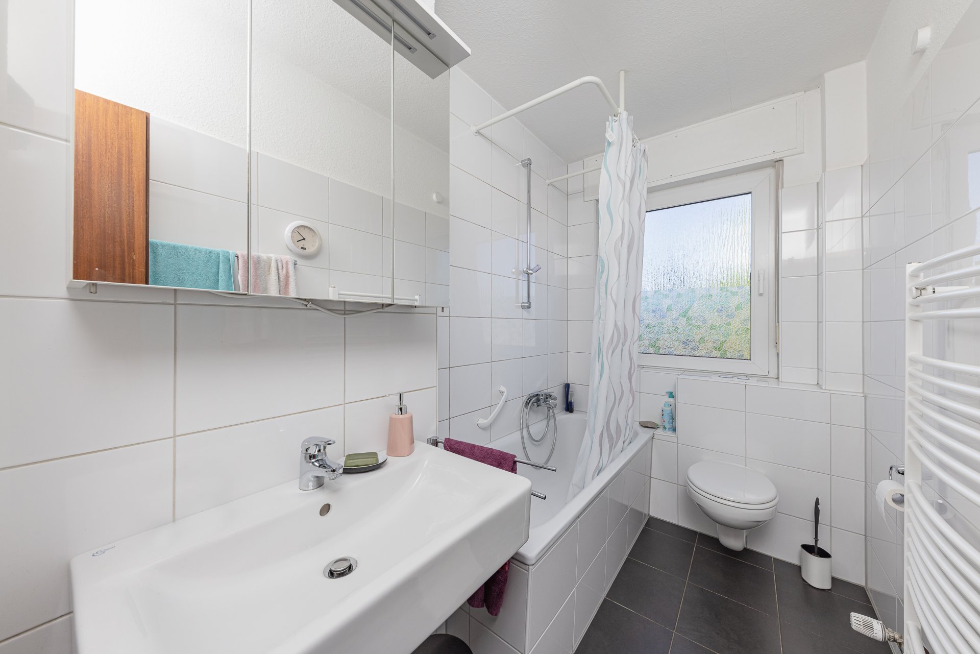 Einblick Wohnung straßenseitiges Haus
