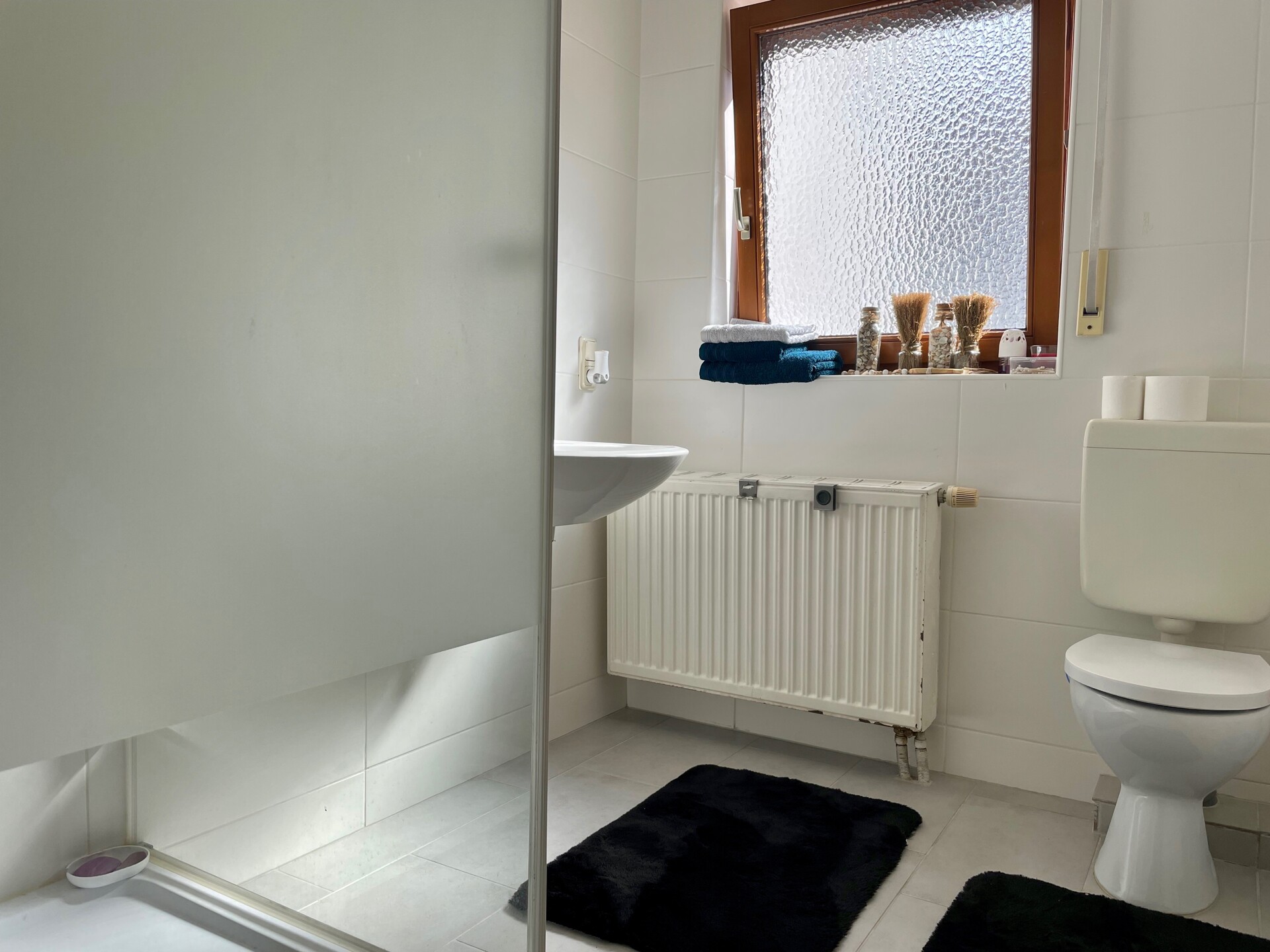 renoviertes Bad mit Dusche (Whg. 3)