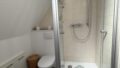 ... mit Dusche im DG