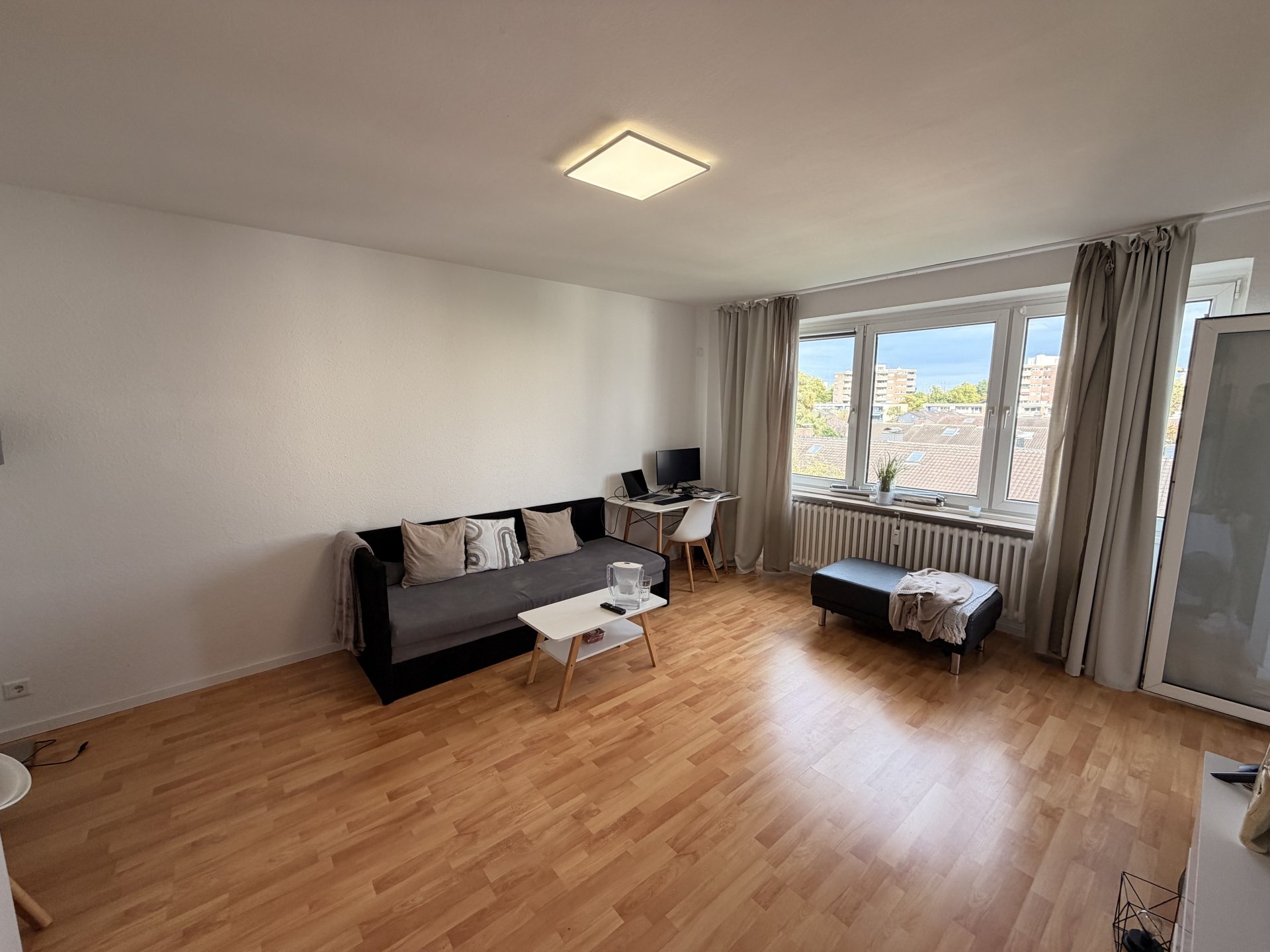 Wohn-Schlafzimmer- 2.Blick