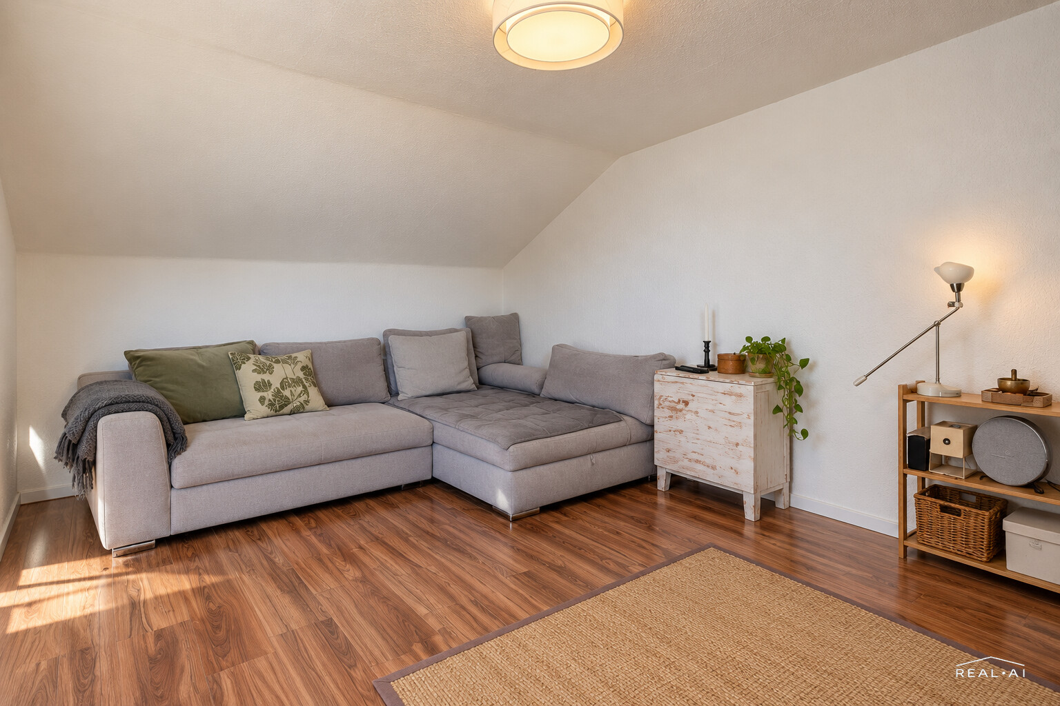 Großzügiges 1-Zimmer-Apartment im charmanten Dachgeschoss - Foto 1