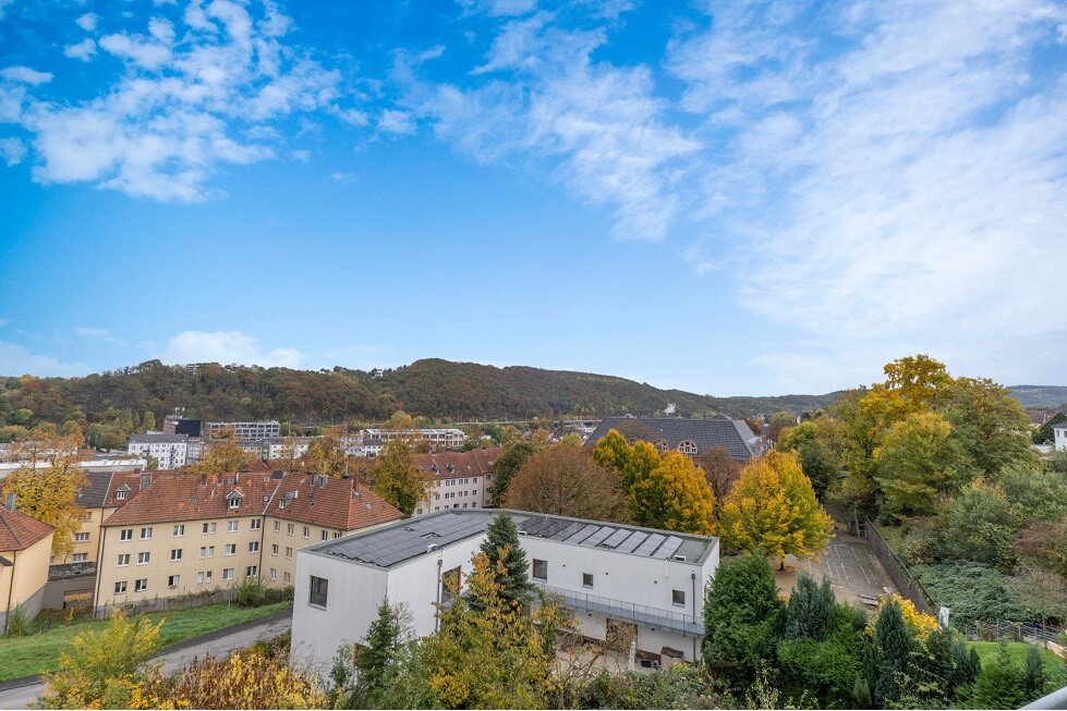Rund 51 m² große 2-Zimmer-Dachgeschosswohnung mit renoviertem Tageslichtbad und Gartennutzung - Foto 5