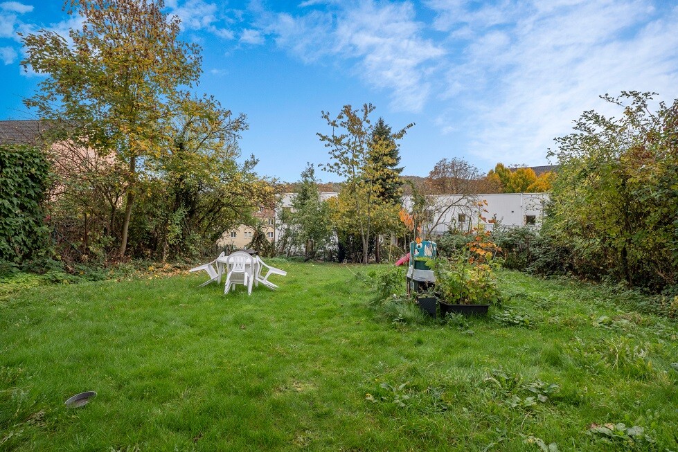 Rund 51 m² große 2-Zimmer-Dachgeschosswohnung mit renoviertem Tageslichtbad und Gartennutzung - Foto 4