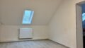 Zimmer mit Durchgang zum nächsten Zimmer DG